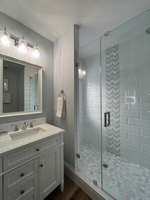 Combined shower/tub - Key Key House (Marathon)