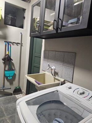 CASA panorâmica, 2 quartos, para não fumantes, vista para a montanha | Laundry - Green Area House (Angra dos Reis)