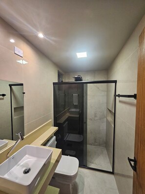 Panoramic House, 2 Bedrooms, Non Smoking, Mountain View | Bathroom | Shower, towels, soap, shampoo - Green Area House (Angra dos Reis)