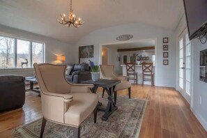 Smart TV, fireplace - Inn at High Falls (High Falls)