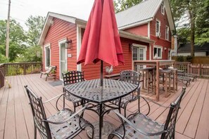 Outdoor dining - Inn at High Falls (High Falls)