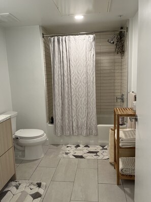 Combined shower/tub