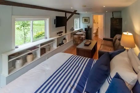 1 bedroom, free WiFi, bed sheets. The Studio at the Inn at High Falls