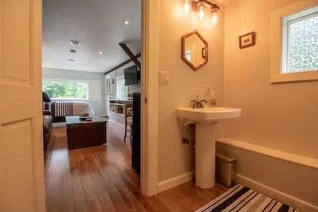 1 bedroom, free WiFi, bed sheets. The Studio at the Inn at High Falls