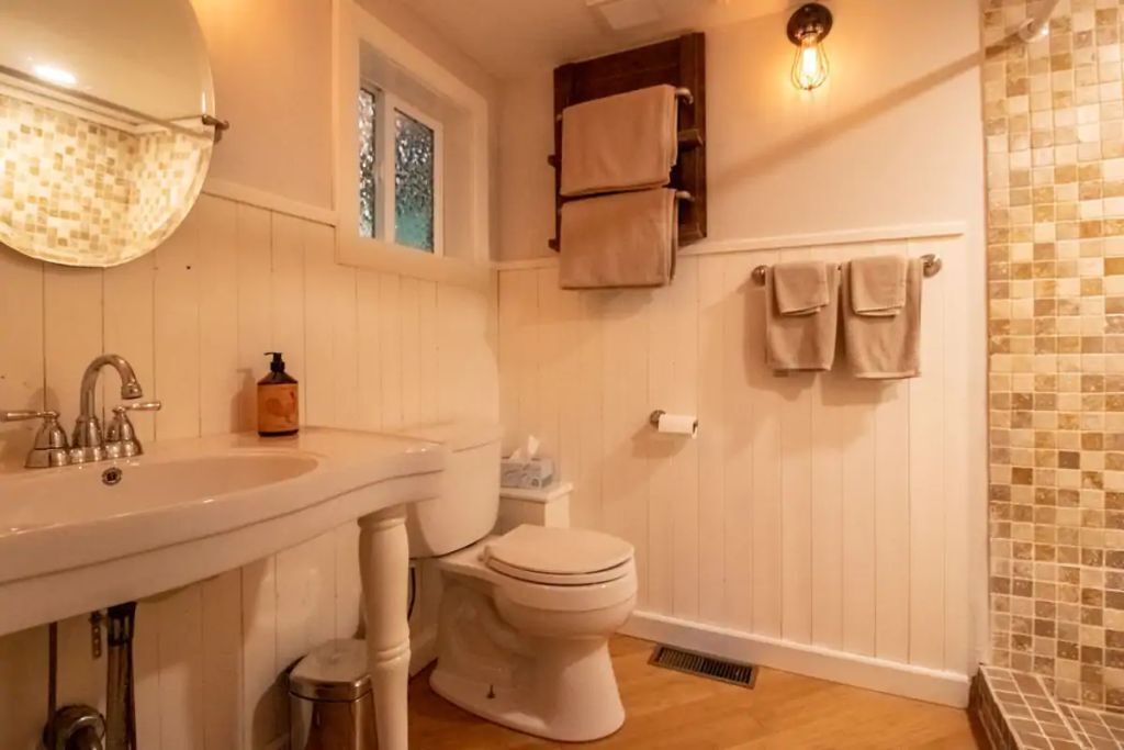 Shower, towels, soap, shampoo