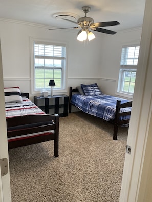 3 bedrooms, in-room safe, iron/ironing board, WiFi