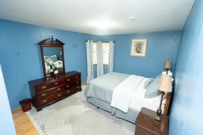 5 bedrooms, desk, iron/ironing board, free WiFi