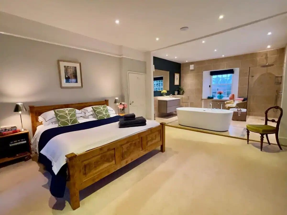 5 chambres, bureau, Wi-Fi, draps fournis