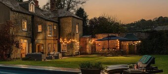 5-Bed Georgian Home, Pool, BBQ & Games Rooms