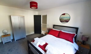 3 bedrooms, iron/ironing board, WiFi, bed sheets