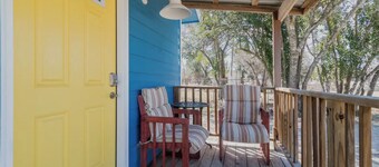 Bandera Guesthouse 3 blocks from Main St. 