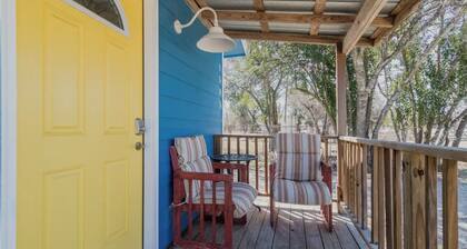 Bandera Guesthouse 3 blocks from Main St.