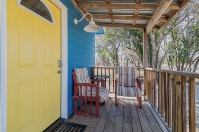 Bandera Guesthouse 3 blocks from Main St. 