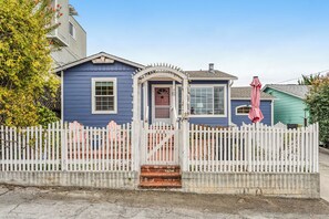Exterior - Harbor Hideaway โ Steps to Twin Lakes Beach & the Santa Cruz Harbor (Santa Cruz)