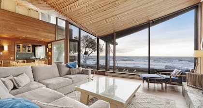 The Waves – Spacious, Stylish Beach Retreat Near Las Olas