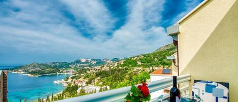 تناول الطعام بالخارج