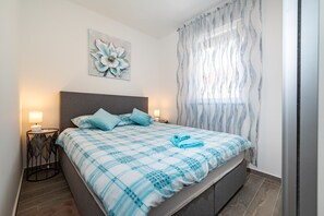 3 chambres, fer et planche à repasser, accès Internet, draps fournis