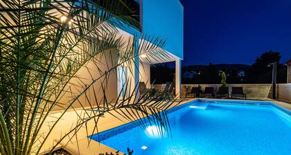 Villa Casa Calido - Three Bedroom Villa with Swimming Pool