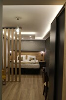 Family Studio Suite | Egyptian cotton sheets, premium bedding, in-room safe, desk