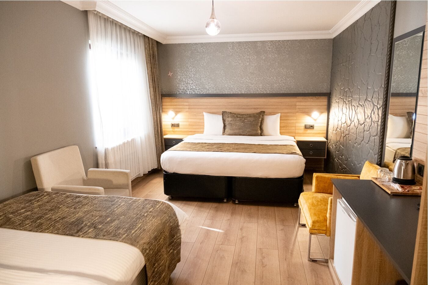 Egyptian cotton sheets, premium bedding, in-room safe, desk