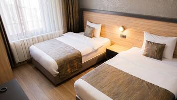 Egyptian cotton sheets, premium bedding, in-room safe, desk