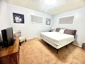 3 bedrooms, desk, iron/ironing board, travel crib