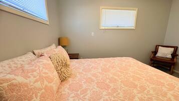 3 bedrooms, desk, iron/ironing board, travel crib