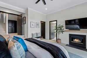 4 bedrooms, in-room safe, iron/ironing board, WiFi
