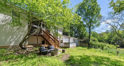 Delightful Duck Farm cottage, 5 min walk to State Park! Gated, a hidden gem!