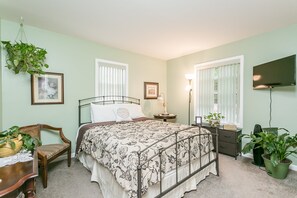 3 makuuhuonetta, silitysrauta/-lauta, ilmainen Wi-Fi, vuodevaatteet