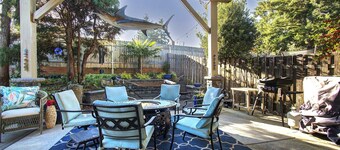 Close to Downtown*Luxe-Beautiful Shower-Pets!