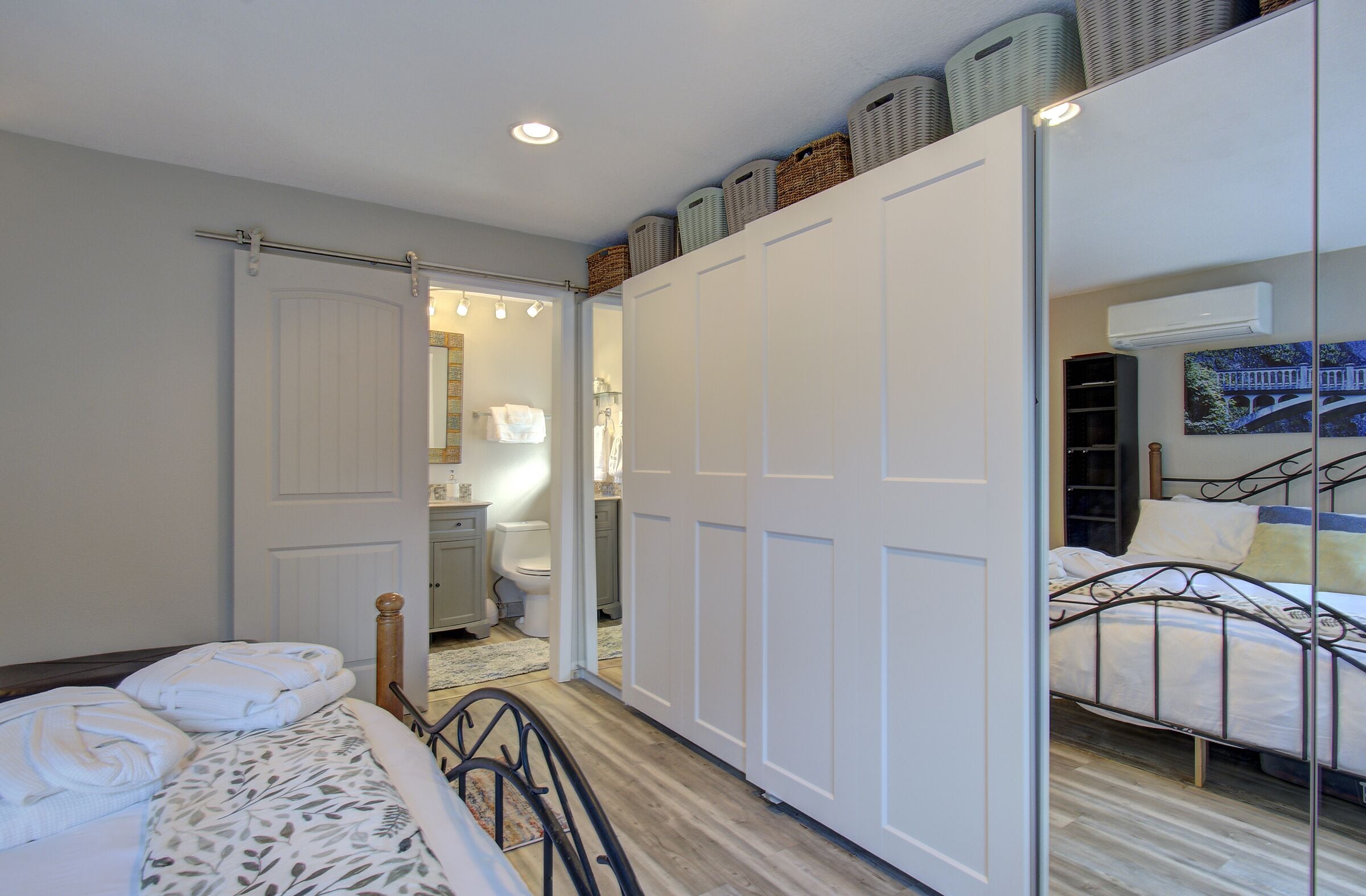 2 chambres, fer et planche à repasser, Wi-Fi gratuit, draps fournis