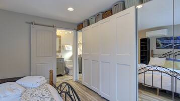 2 chambres, fer et planche à repasser, Wi-Fi gratuit, draps fournis