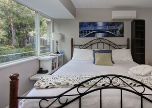 2 slaapkamers, een strijkplank/strijkijzer, gratis wifi, beddengoed