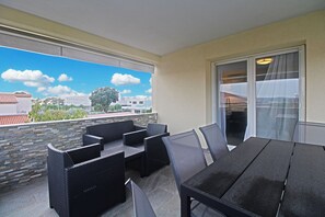 Outdoor dining - Apartment 2211/60609 (Istria - Pula), 3000m from the beach (Pula)