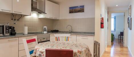 Apartment | 1 bedroom, travel crib