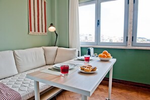 Apartment | 1 bedroom, travel cot - Margarita s Day in Lisbon - by Misha s Place 2C (Lisbon)