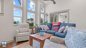 Smart TV, Netflix, books, streaming services