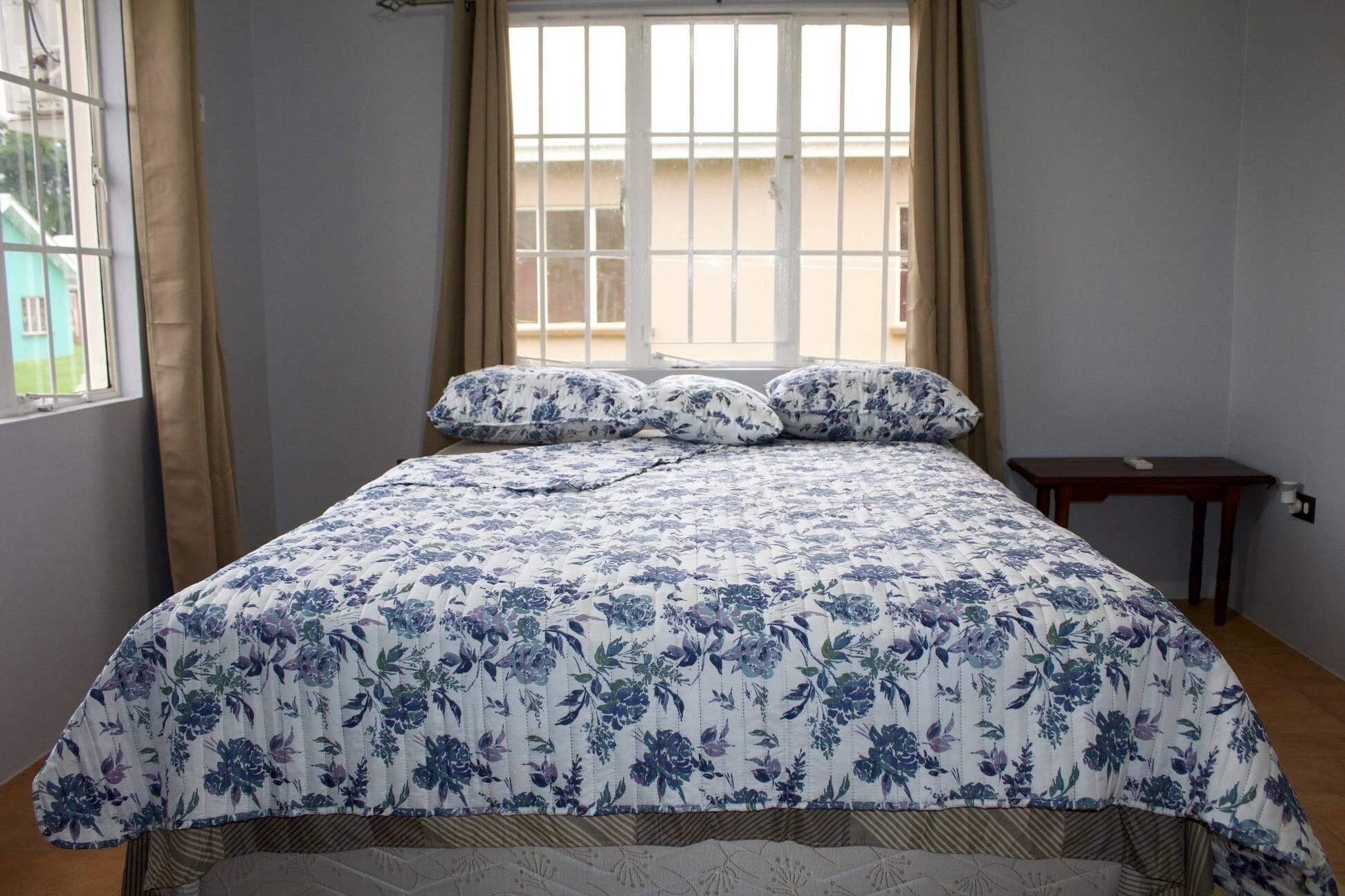 3 habitaciones, tabla de planchar con plancha y wifi gratis 