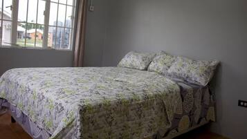3 bedrooms, iron/ironing board, free WiFi, bed sheets