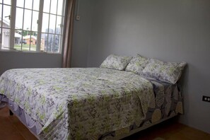 3 chambres, fer et planche à repasser, Wi-Fi gratuit, draps fournis