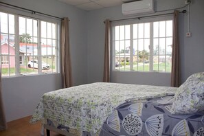 3 chambres, fer et planche à repasser, accès au Wi-Fi (inclus)