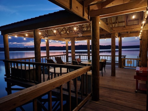 Stunning 3 Bedroom Lake House on South Toledo Bend