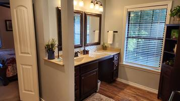 3 habitaciones, tabla de planchar con plancha y wifi gratis