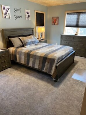 2 bedrooms, desk, WiFi (free) - The Meadows Inn (Grand Marais)