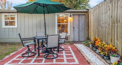 Cozy dog-friendly stay near white sandy beaches!