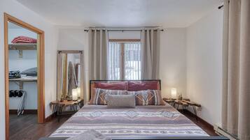 6 slaapkamers, een strijkplank/strijkijzer, reisbedje, gratis wifi