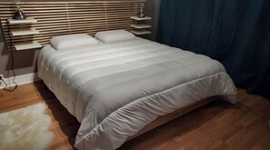 2 soverom, skrivebord, reiseseng for barn og wi-fi (inkludert)