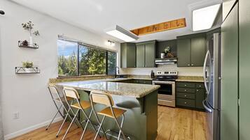 KylskÄp, mikrovÄgsugn, ugn och spishÀll