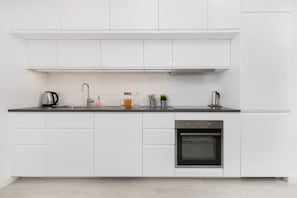 微波炉、洗碗机、高脚椅、厨具/餐具